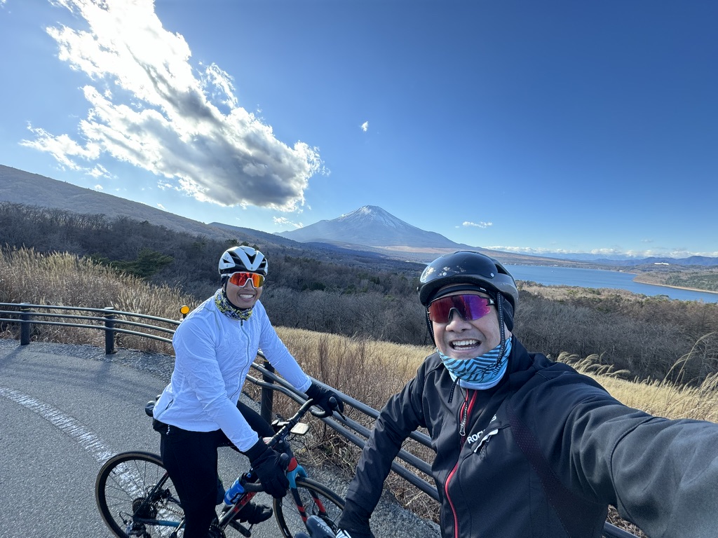 DeepCycle cyclists pausing beside a mountain landscape